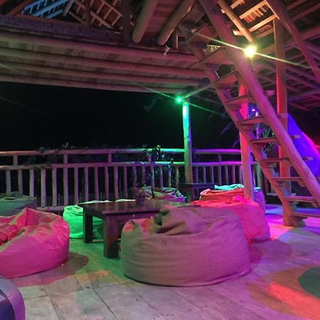 Tiki bar hostel ella Exteriör bild