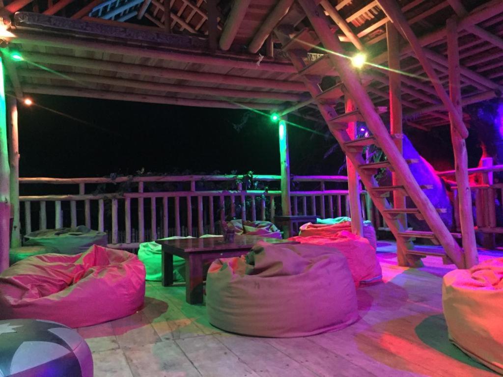 Tiki bar hostel ella Exteriör bild