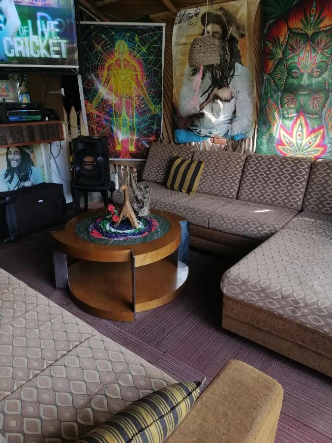 Tiki bar hostel ella Exteriör bild